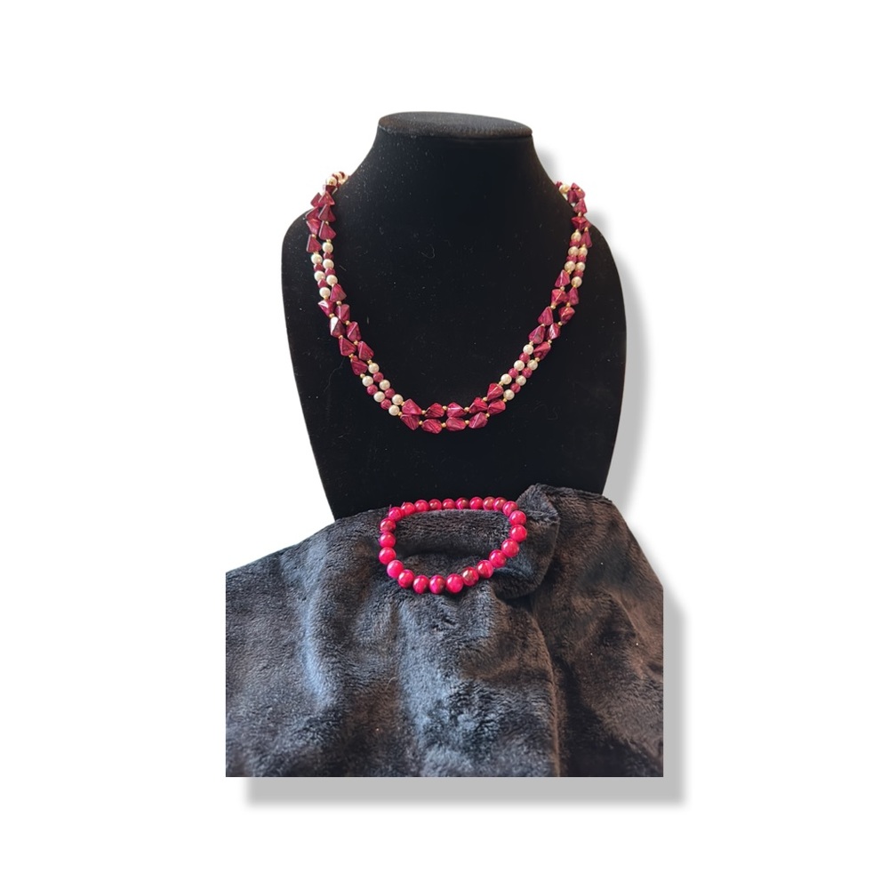 Purple Stone and Bead Necklace and Bracelet Jewelry Set. Never Worn. NWOT